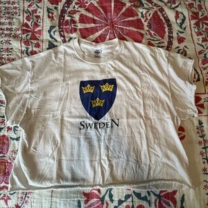 Short sleeve boxy white graphic tee